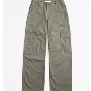 A&F Curve Love Relaxed Cargo Pant- Size  2 (Short)   / 26 Short
